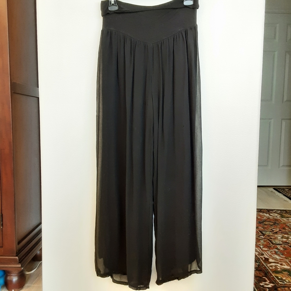 Black High-Waisted Flowy Trouser